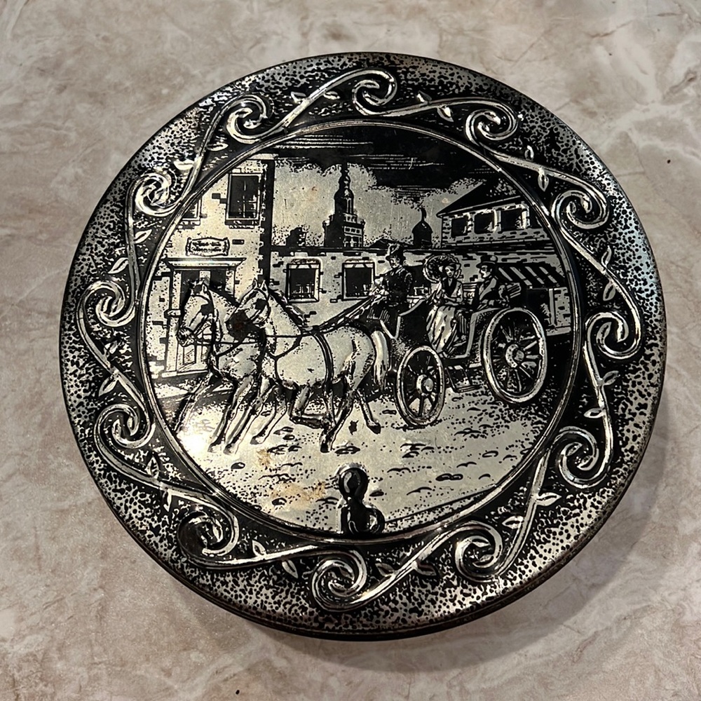 Vintage Musical Cookie tin